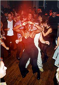 Salsa im Bierstindl (� 2000 by Winfried Herbst)