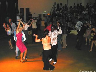 Salsa im Gangolf in Bonn - anklicken zum Vergr��ern - click to enlarge