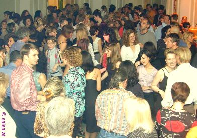 Salsa in der Redoute in Bonn - anklicken zum Vergr��ern - click to enlarge