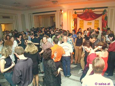 Salsa in der Redoute in Bonn - anklicken zum Vergr��ern - click to enlarge